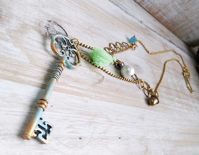 [New] retro hand-drawn boundary key. Environmental brass chain. Long chain - Necklaces - Other Metals Blue