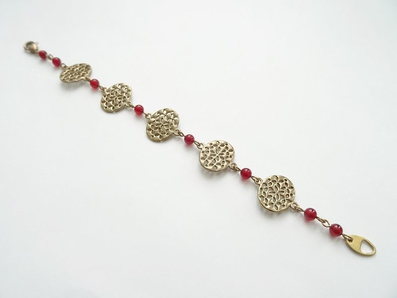 ::Downton Retro – Lady Cora:: Red Agate Vintage Brass Oval Filigree Bracelet - Bracelets - Semi-Precious Stones Red