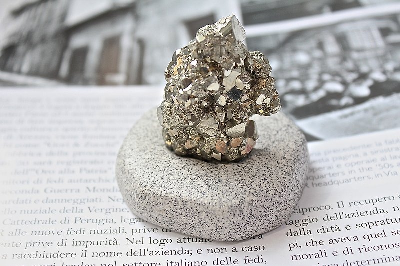 Stone planted SHIZAI ▲ pyrite (fools gold) ▲ - Items for Display - Gemstone Orange