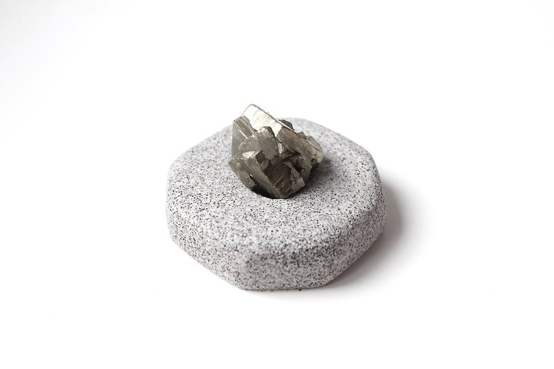 Stone planted SHIZAI ▲ cubic pyrite (fools gold) ▲ - ของวางตกแต่ง - วัสดุอื่นๆ สีทอง