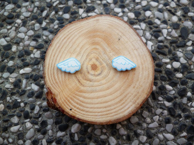 Fei，story - 手繪翅膀耳環(A款) 防過敏耳針/耳夾 - 耳環/耳夾 - 塑膠 白色