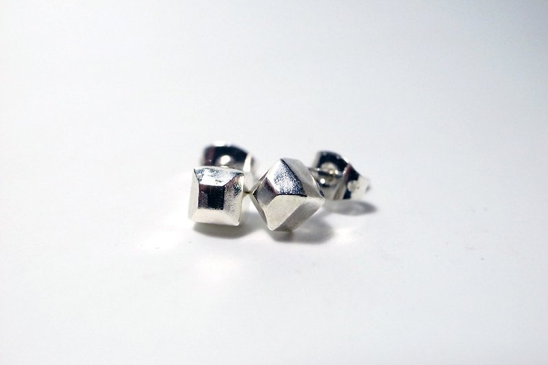 Human & amp; Monster Series - mysterious small square tower Silver rivet earrings (one pair) - Earrings & Clip-ons - Other Metals Gray