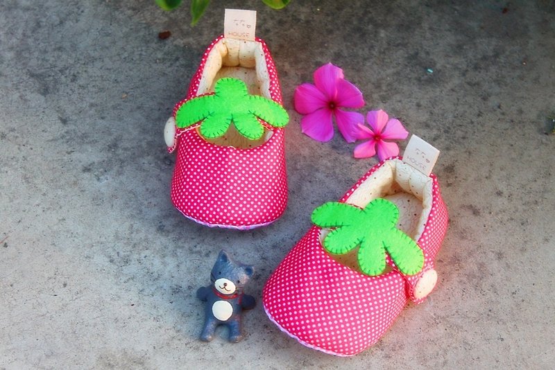 I am a little strawberry toddler - รองเท้าเด็ก - วัสดุอื่นๆ สึชมพู