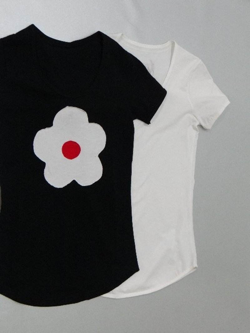 Gain Giogio U領拼布花(復古黑)100%有機棉T恤+ 一定要文青平光眼鏡 - Women's T-Shirts - Cotton & Hemp Black