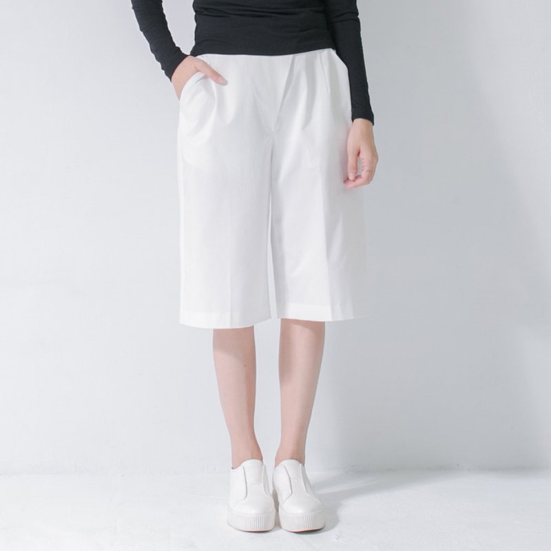 SUMI Oblique 斜片造型五分褲_5AF300_白 - 女內衣褲 - 棉．麻 白色