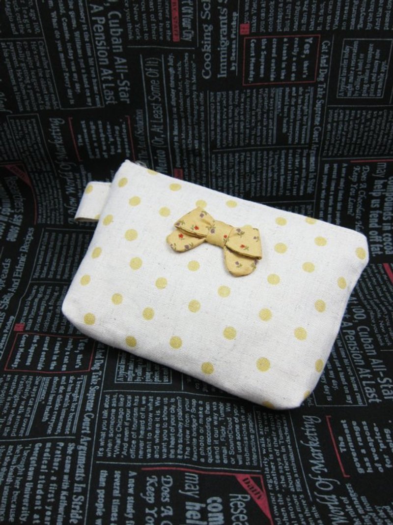 Yellow bow cosmetic bag - กระเป๋าเครื่องสำอาง - วัสดุอื่นๆ สีเหลือง