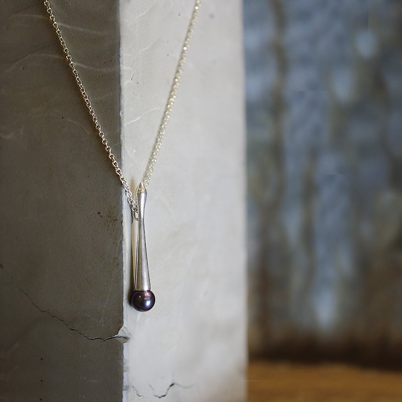 Elegant black pearl sterling silver necklace MAGI - สร้อยคอ - เครื่องเพชรพลอย สีเงิน