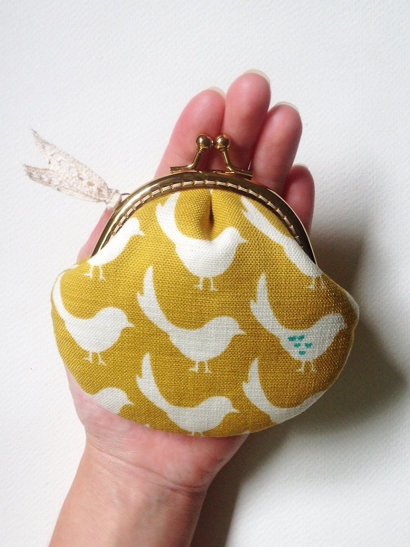 hm2. Bird suspicious yellow earth. Shell mouth gold package - Coin Purses - Cotton & Hemp Yellow