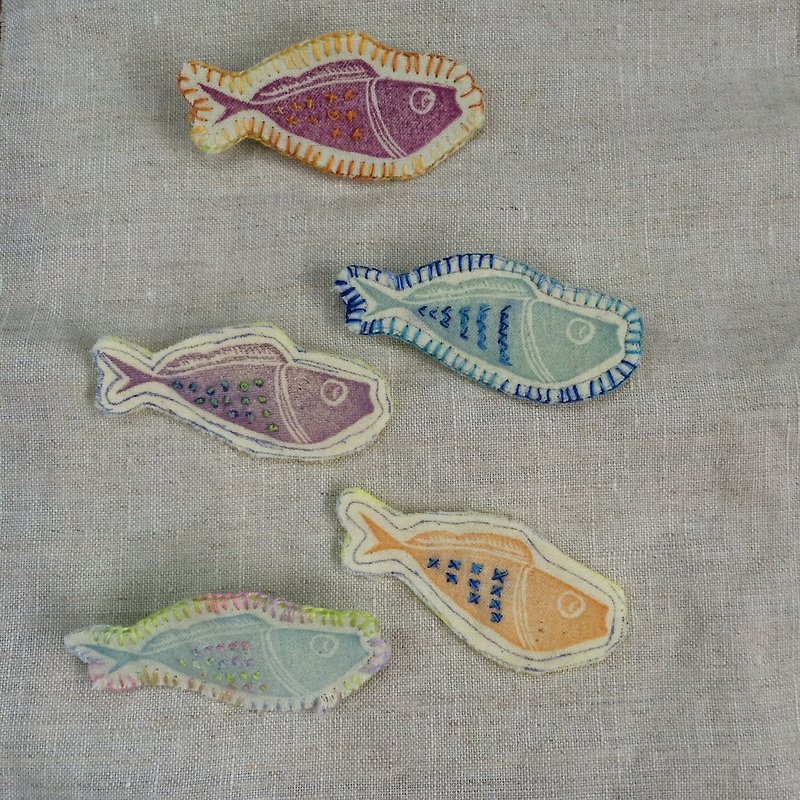 Rubber stamp stamped x embroidery design x Fish pin - Brooches - Other Materials White