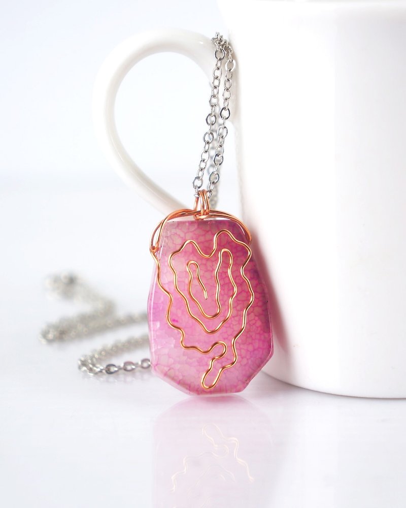 手作心形綫條項鍊，粉紅色的瑪瑙石墜子，給情人的甜蜜禮物 - ネックレス - 宝石 ピンク