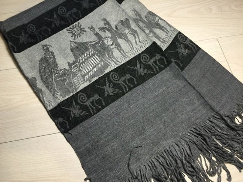 Peru Inca Traditional Textured Woolen Shawl/Scarf-Grey - ผ้าพันคอ - วัสดุอื่นๆ สีเทา