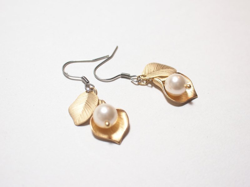 【サークルドット]パールオランダカイウ - ピアス・イヤリング - その他の素材 ゴールド