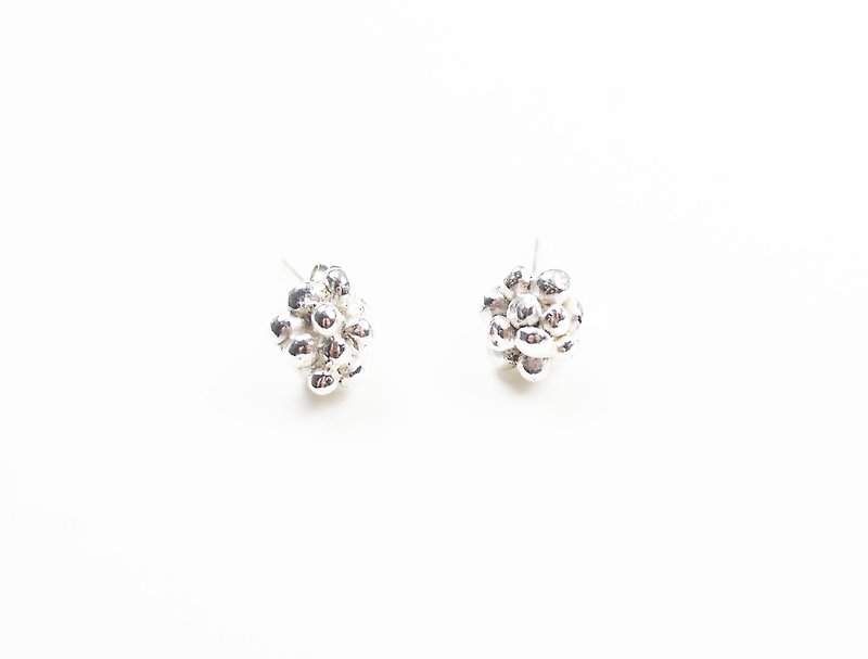 Snowflake dot sterling silver earrings - ต่างหู - โลหะ สีเทา