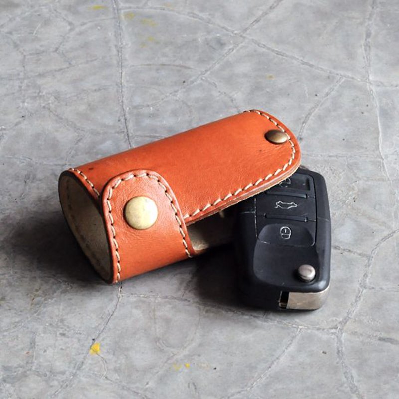 Car Key Holster | Handmade Leather Goods | Customized Gifts | Vegetable Tanned Leather - Chip Lock Key Case - ที่ห้อยกุญแจ - หนังแท้ สีนำ้ตาล