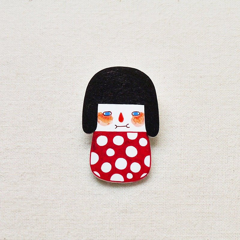 Kusama The Polka Dots Girl - Handmade Shrink Plastic Brooch or Magnet - Wearable Art - Made to Order - เข็มกลัด - พลาสติก สีแดง