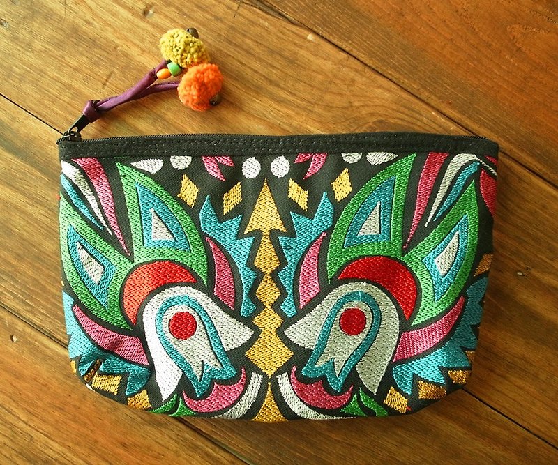 【Grooving the beats】[ Fair Trade] Handmade Embroidery Cosmetic Bag（Multi-Color） - Toiletry Bags & Pouches - Thread Green