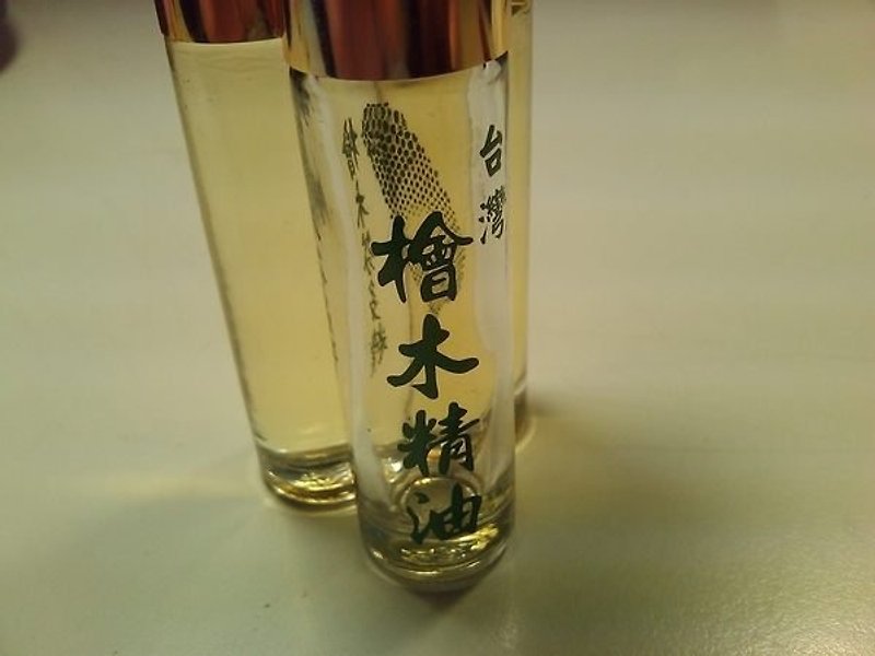 檜木精油10ml滾珠瓶(紅檜) - 香薰/精油/線香 - 其他材質 