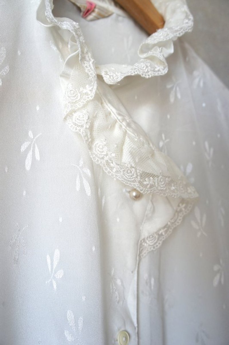 領口立領蕾絲與緞質花紋   古著 - เสื้อเชิ้ตผู้หญิง - วัสดุอื่นๆ ขาว