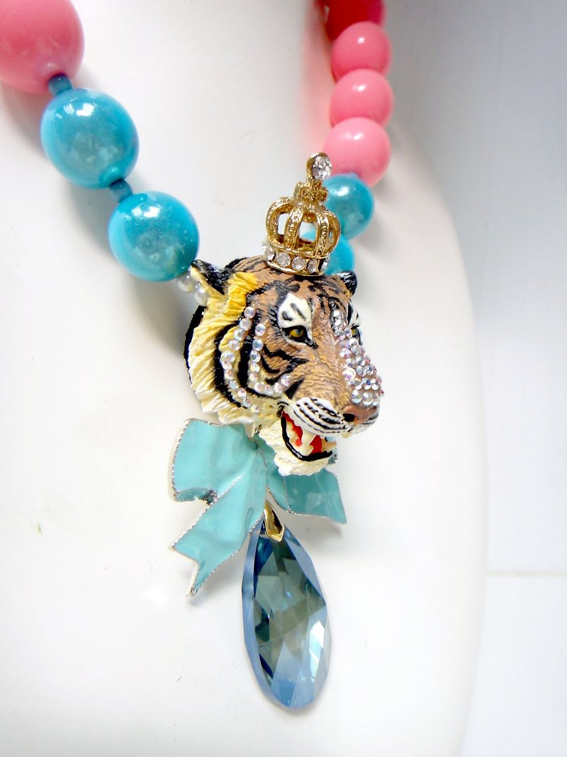 Tiger head colored thick beads necklace - สร้อยคอ - พลาสติก ขาว