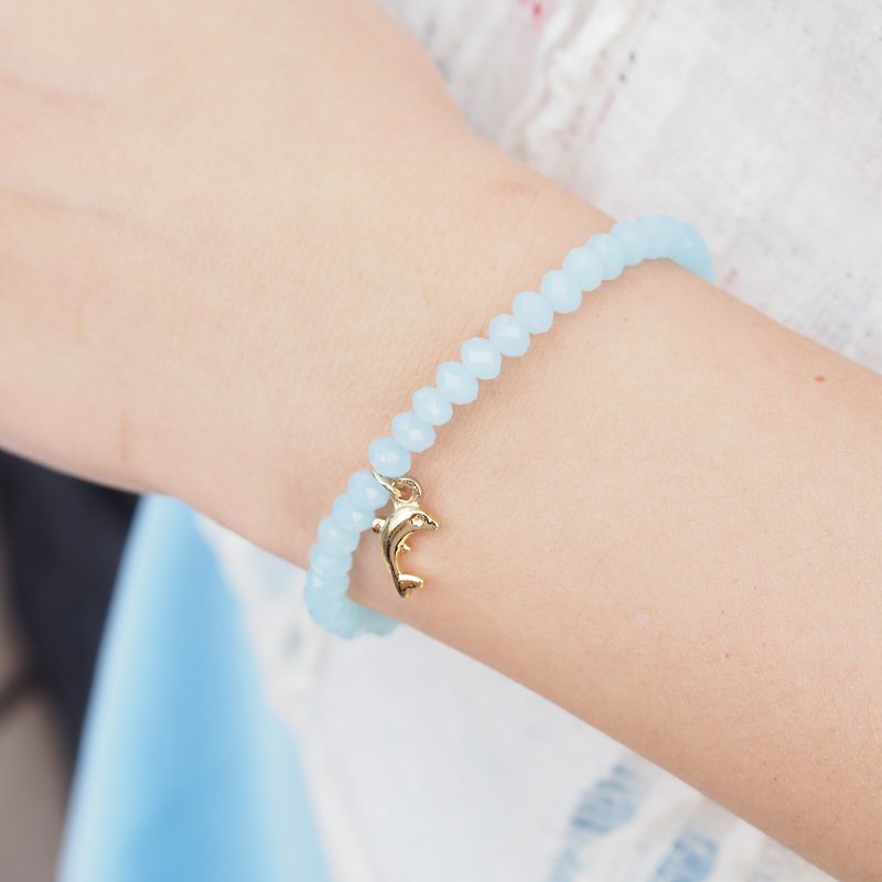 Gold-plated cute little dolphin, glittering Czech faceted beads, lake blue bracelet - สร้อยข้อมือ - วัสดุอื่นๆ สีน้ำเงิน