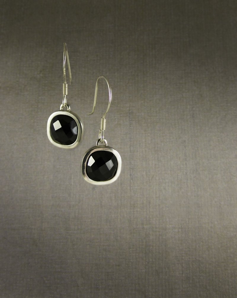 dot earrings | mittag jewelry | handmade and made in Taiwan - Earrings & Clip-ons - Gemstone Black