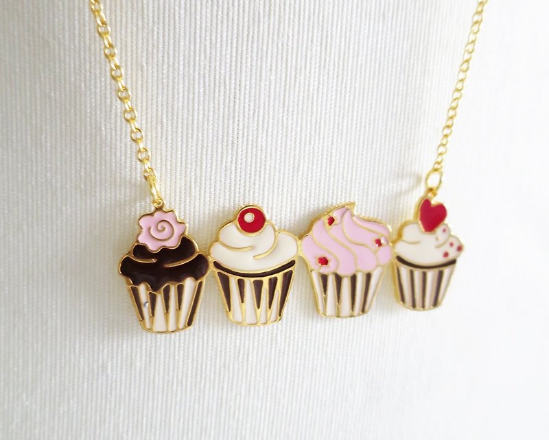 Cupcakes hand-made style necklace - สร้อยคอ - วัตถุเคลือบ สีแดง