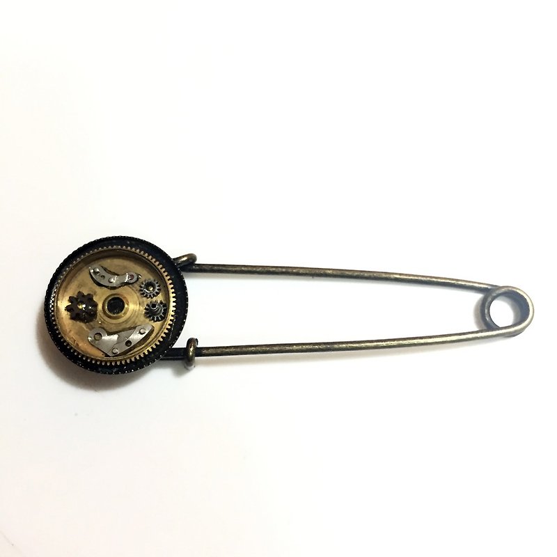 Steampunk steam punk style cloak pin Pin first - เข็มกลัด - โลหะ สีทอง
