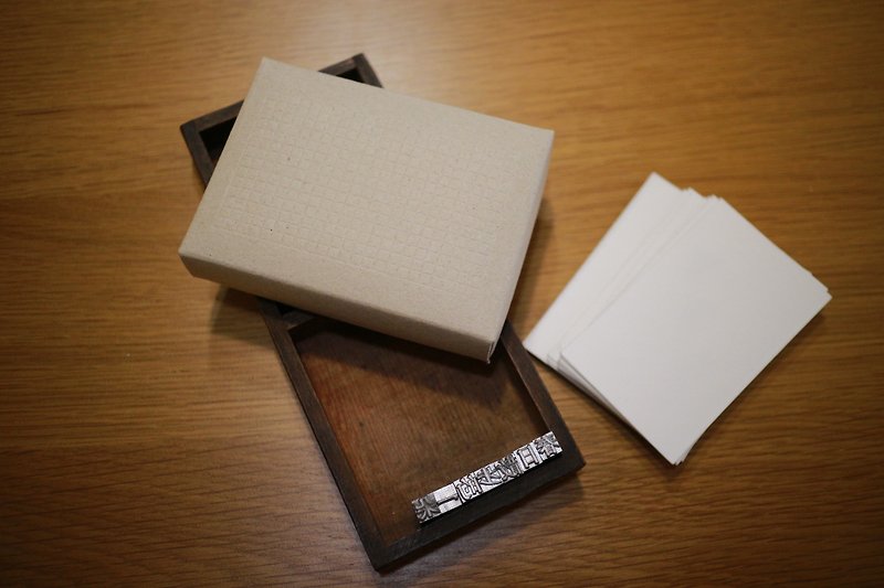 【「タイポグラフィ体験ボックス」特別ご購入の追加キット：成形紙、種類、吸収紙]（タイプはオプションすることができます） - カード・はがき - 紙 