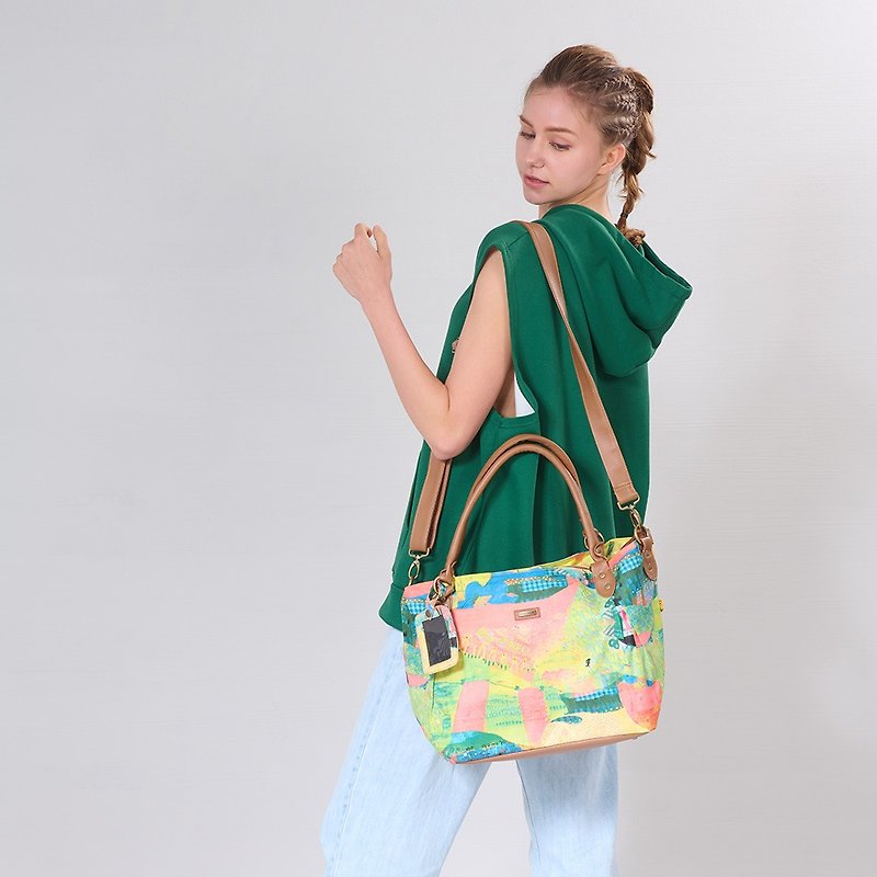 【SOLUNA X SAIMIHO】Digital Print Shoulder Bag │Green - กระเป๋าแมสเซนเจอร์ - เส้นใยสังเคราะห์ หลากหลายสี