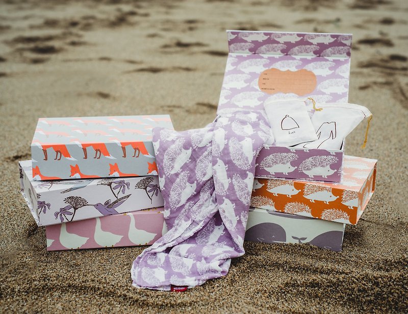 MILKBARN Organic Cotton Newborn Gift Box-Contains a robe and hat - ของขวัญวันครบรอบ - ผ้าฝ้าย/ผ้าลินิน หลากหลายสี