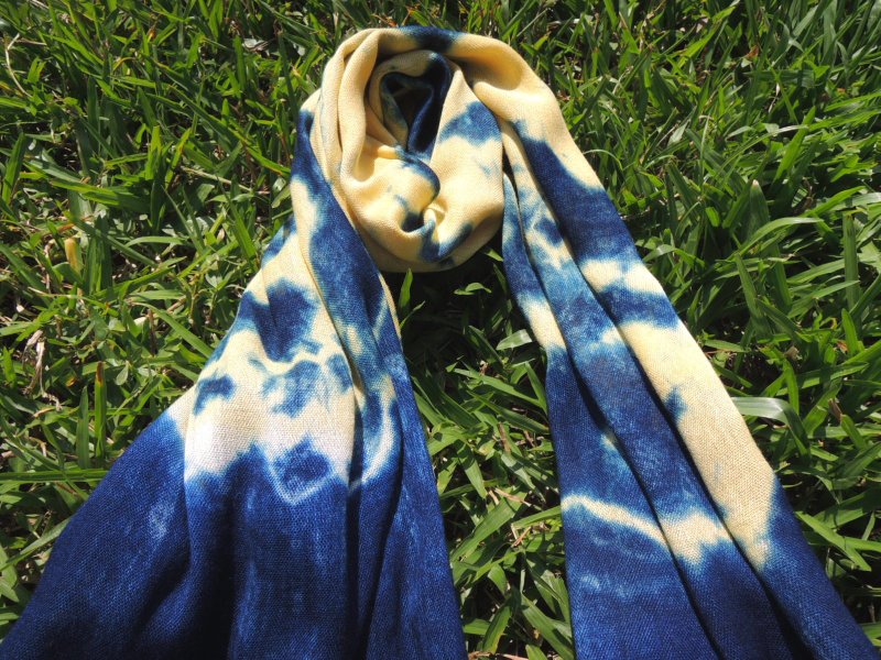 [Yield] Mumu hand-made cotton scarves blue dye turmeric - ผ้าพันคอ - ผ้าฝ้าย/ผ้าลินิน สีน้ำเงิน