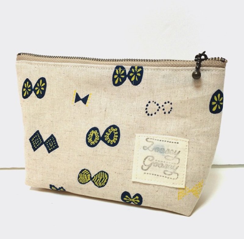 Butterfly ribbon pouch Cotton linen creation - Toiletry Bags & Pouches - Cotton & Hemp White