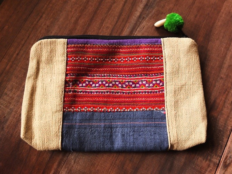 [Music] * beat * the only one in northern Thailand ethnic weaving universal bag / cosmetic bag (purple brown) - Toiletry Bags & Pouches - Other Materials Gold