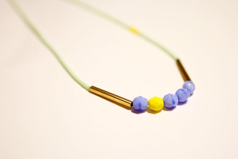 青草綠色串珠42cm短鍊 串珠/黃銅/天然石 - Necklaces - Other Materials Blue