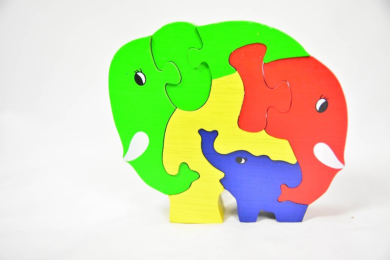 Elephant family puzzle _ fair trade - เกมปริศนา - ไม้ สีกากี
