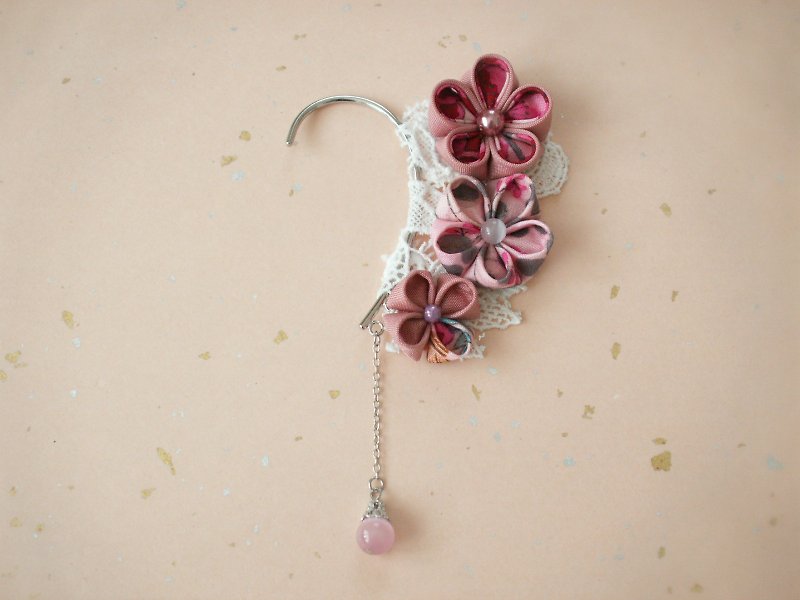 [sale30%OFF] Ear hooks pink made of Tsumamizaiku Ichikoshi crepe - Earrings & Clip-ons - Silk Pink