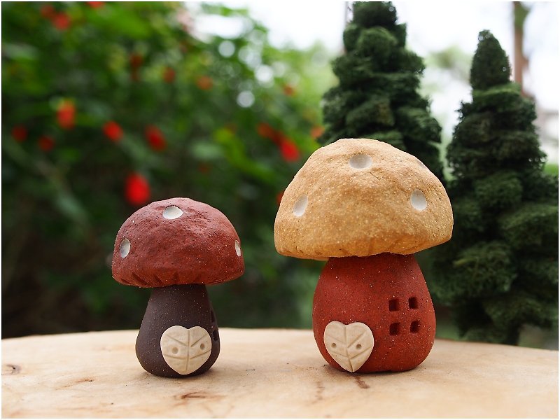 [Mushroom Village] Super cute mushroom house (1 large 1 small / 2 pieces) - Items for Display - Pottery Orange