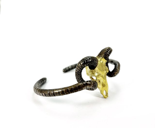 レア ★ 頭 骸骨 指 輪 真鍮 ビンテージ バングル ネックレス ジュエリー 真鍮製の雄羊のヤギの頭蓋骨のバングル ブレスレット。4 色展開