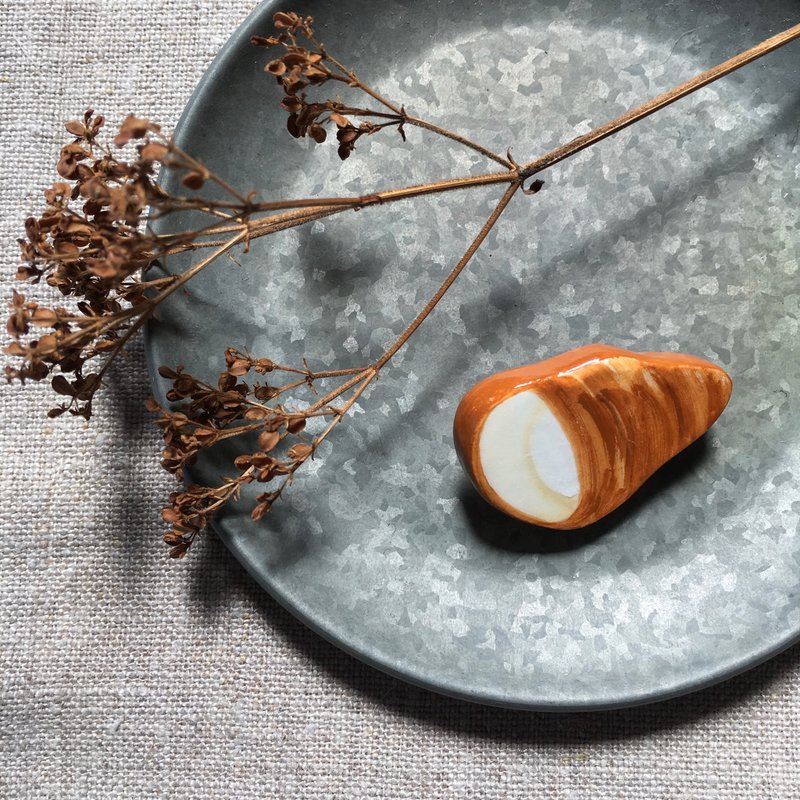 クリームコロネ　ブローチ - ブローチ - 粘土 ブラウン