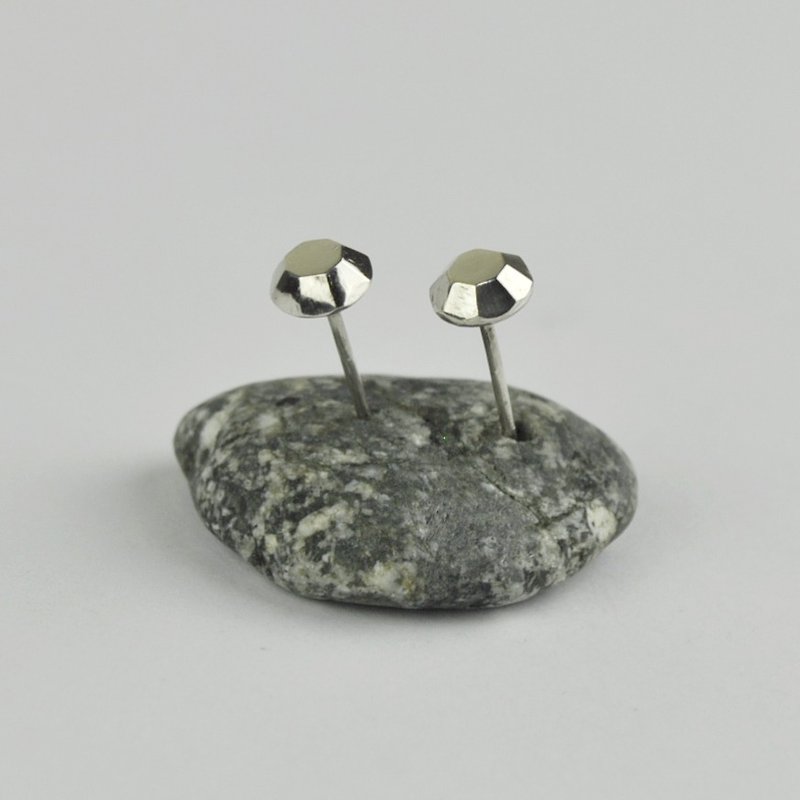 Round Gemstone Earrings 925 Sterling Silver - ต่างหู - เงินแท้ สีเทา