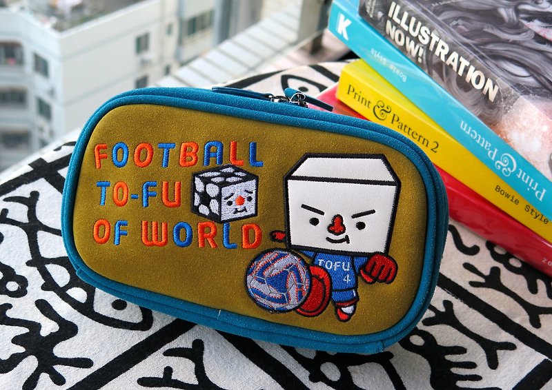 Tofu Man TO-FU OYAKO Travel Bag Football Parent-child Carry Bag / Universal Bag Boyfriend Gift - กระเป๋าเครื่องสำอาง - หนังเทียม หลากหลายสี