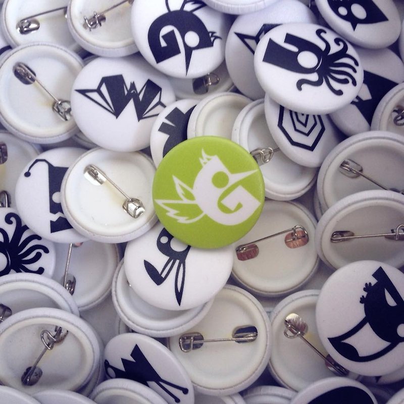 JokerMan-Colorful Cute Animals/English Letter Small Badge-No.07 Big Eyed Hummingbird - Badges & Pins - Plastic Green