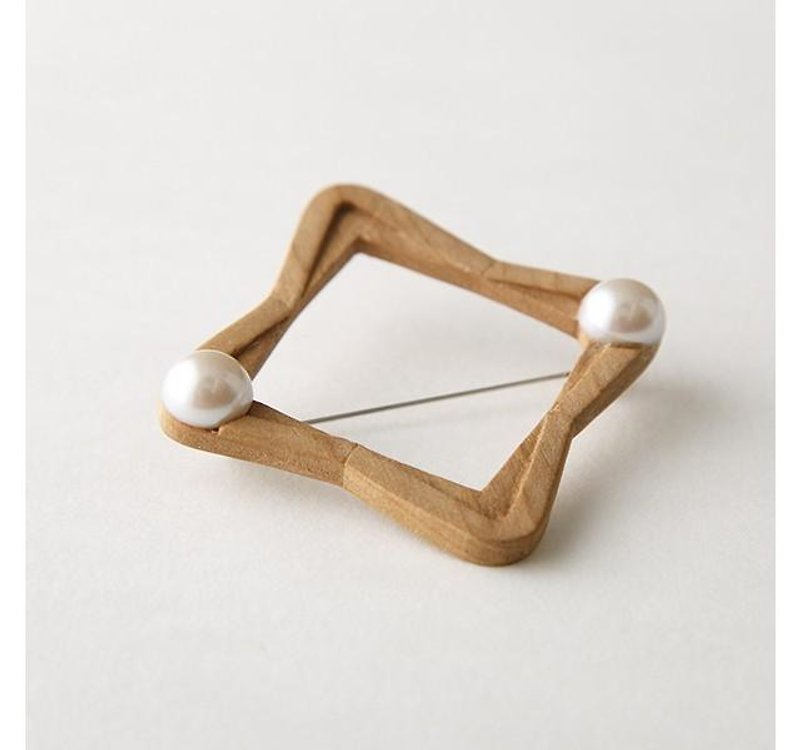 wood Hand-carved square · brooch-L- - เข็มกลัด - ไม้ สีนำ้ตาล