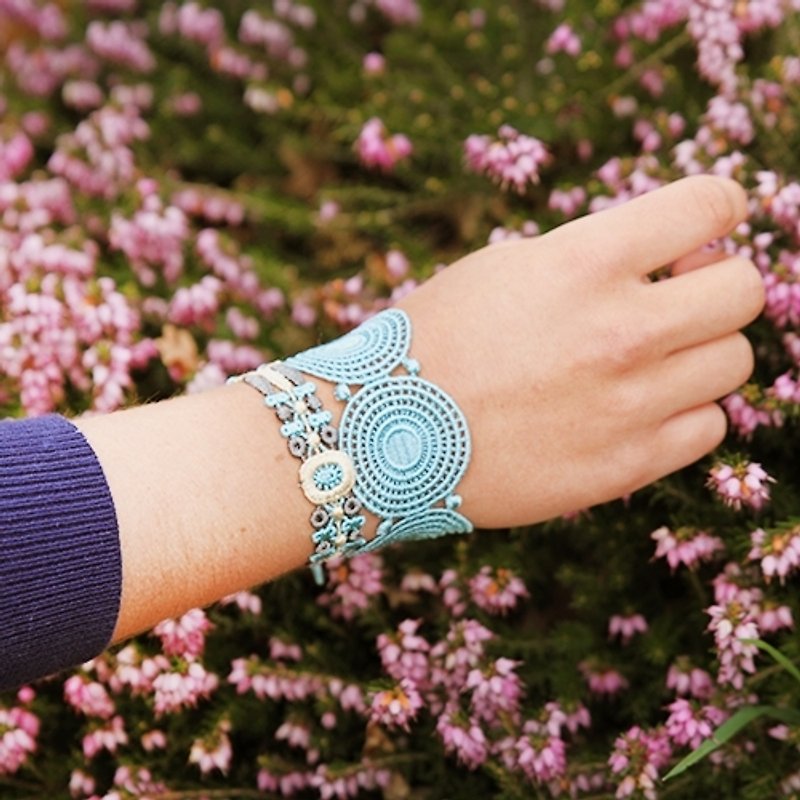 Missiu French lace embroidery lucky bracelet-first blooming ripples - สร้อยข้อมือ - งานปัก หลากหลายสี