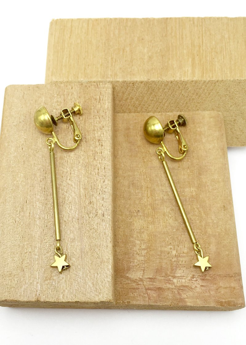 Astrolabe earrings (brass clip-on earrings) - ต่างหู - โลหะ สีนำ้ตาล