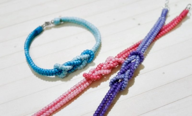 Hand-knitted silk Wax thread style <Heart has a thousand knots> //You can choose your own color// - สร้อยข้อมือ - ขี้ผึ้ง หลากหลายสี