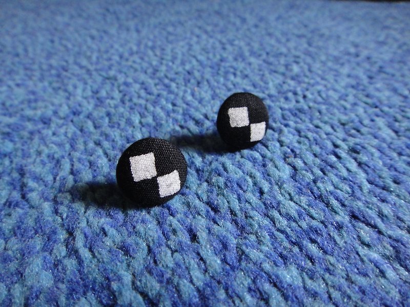 (C) _ Tetris cloth button earrings C22BT / UY26 - ต่างหู - ผ้าฝ้าย/ผ้าลินิน สีดำ