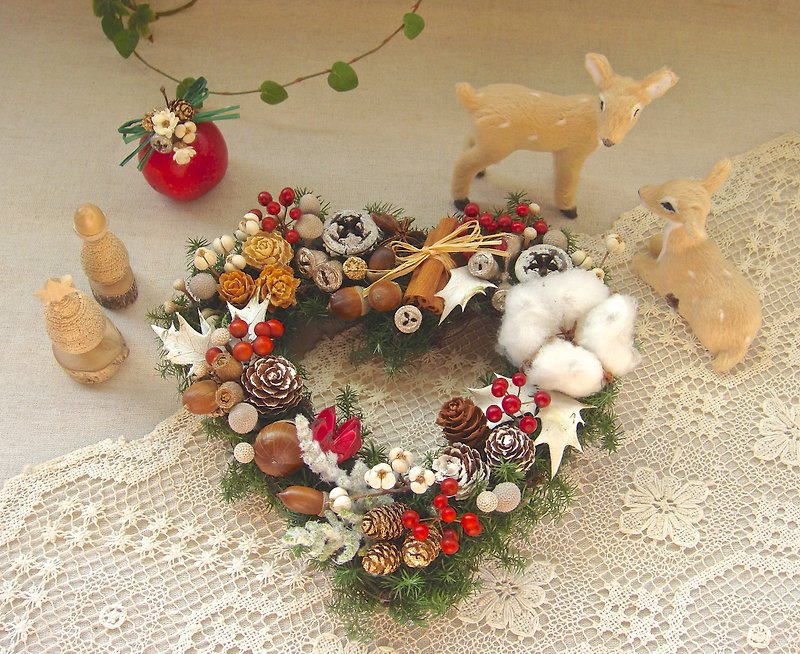 Limited Limited During Heart-shaped Christmas Wreath - ตกแต่งต้นไม้ - พืช/ดอกไม้ สีเขียว