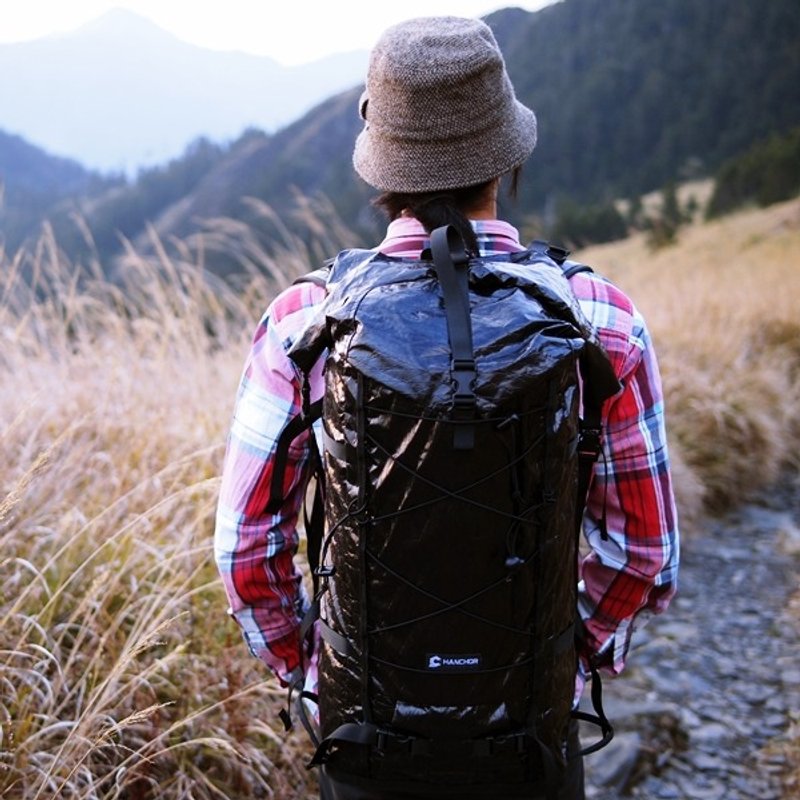 CHERT lightweight climbing backpack - กระเป๋าเป้สะพายหลัง - วัสดุกันนำ้ สีดำ