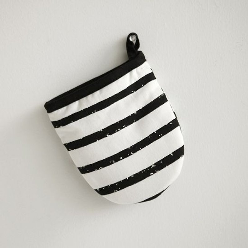 Dailylike food time anti-hot gloves (single entry) -05 black and white stripes, E2D30456 - เครื่องครัว - กระดาษ สีดำ